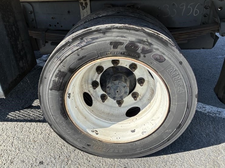 2005-chevrolet-c4500-stakebed-truck-image-7