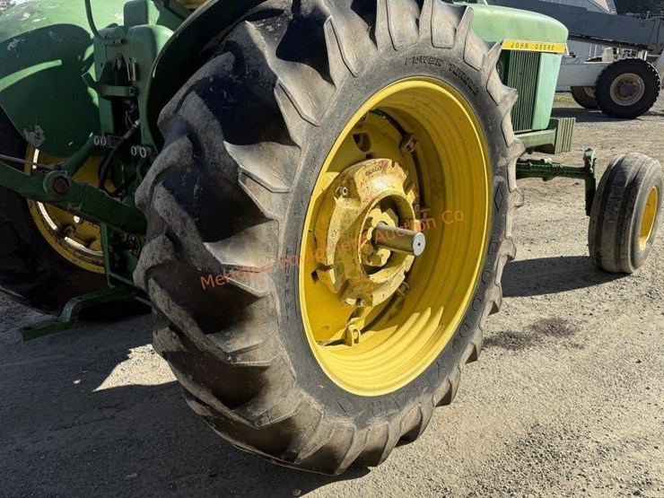 john-deere-4010-image-25