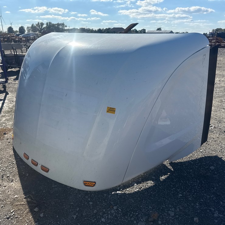 #28387 • Semi Truck Wind Deflector