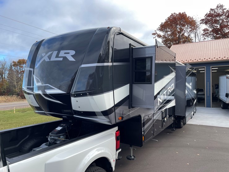 #4502-•-2025-forest-river-xlr-nitro-lux-toy-hauler-(wi-title)-image-7