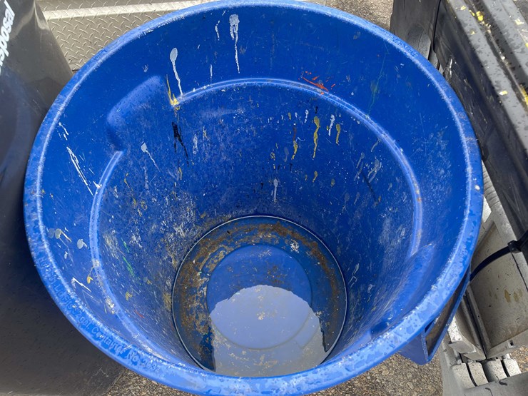 #14072-•-(2)-trash-cans-and-a-pair-of-plastic-sawhorses-(o3)-image-7