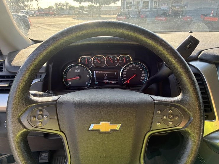 2019-chevrolet-suburban-image-21