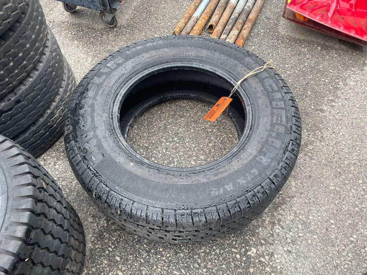 #14060-•-(1)-michelin-tire-(o4)-image-1