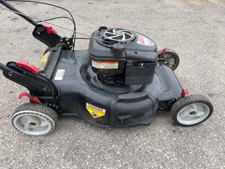 #14028-•-craftsman-22"-lawn-mower-(o3)-image-12