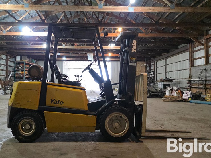 yale-glp060tgnuae087-industrial-forklift-image-4