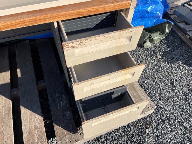 #5684-•-(2)-metal-desks-with-wood-tops-image-5