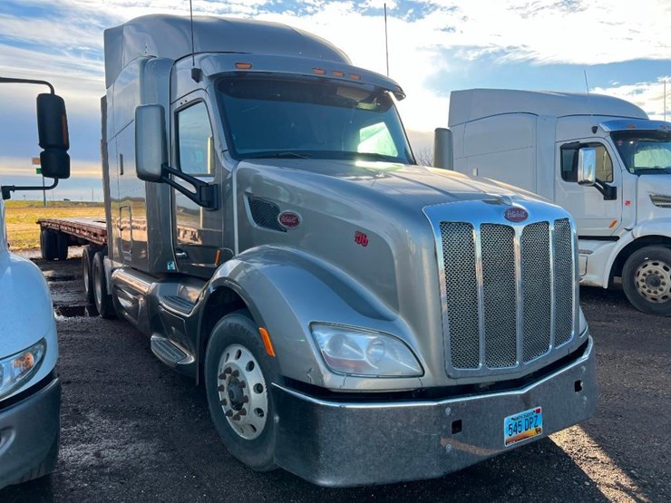 2014-peterbilt-579-image-3