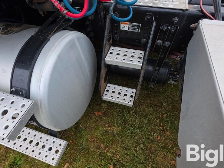 2016-freightliner-cascadia-125-image-10