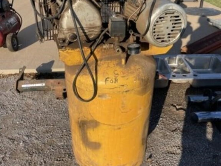 vertical-air-compressor-image-2