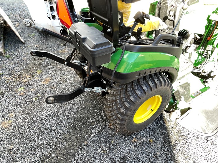 2024-john-deere-1025r-image-26