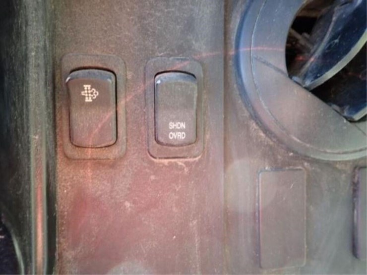 2015-freightliner-mt55-image-19