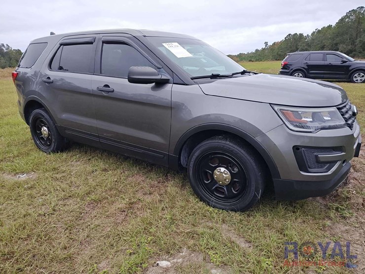 2016-ford-explorer-image-3