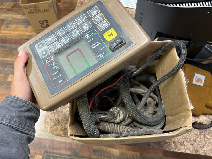 john-deere-566-image-9