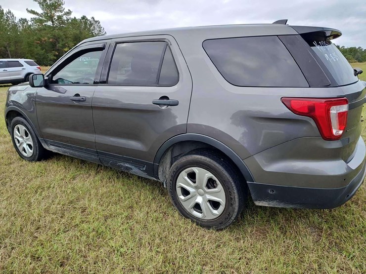 2016-ford-explorer-image-4