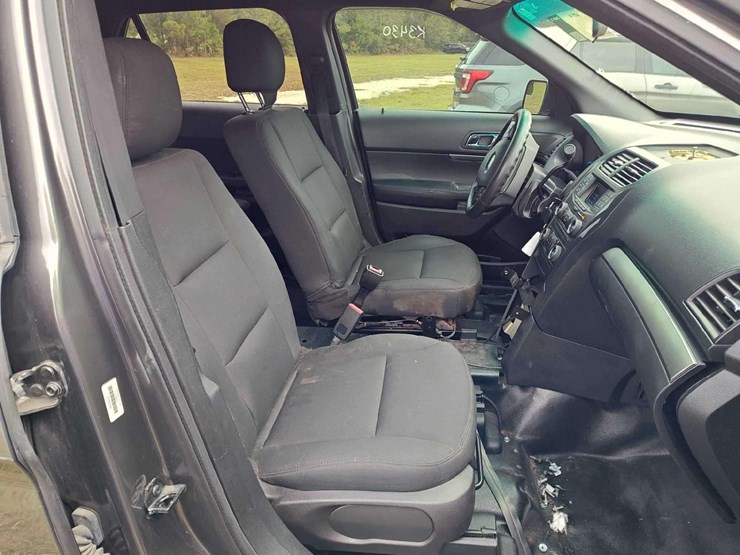 2017-ford-explorer-image-11