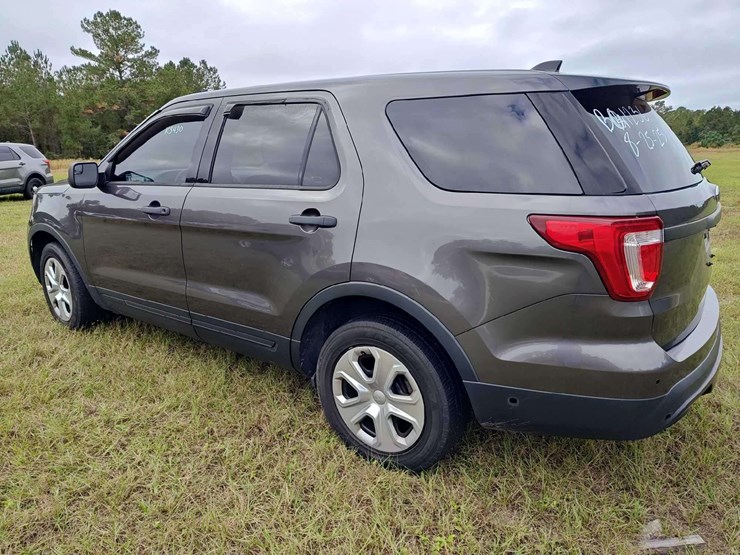 2017-ford-explorer-image-4