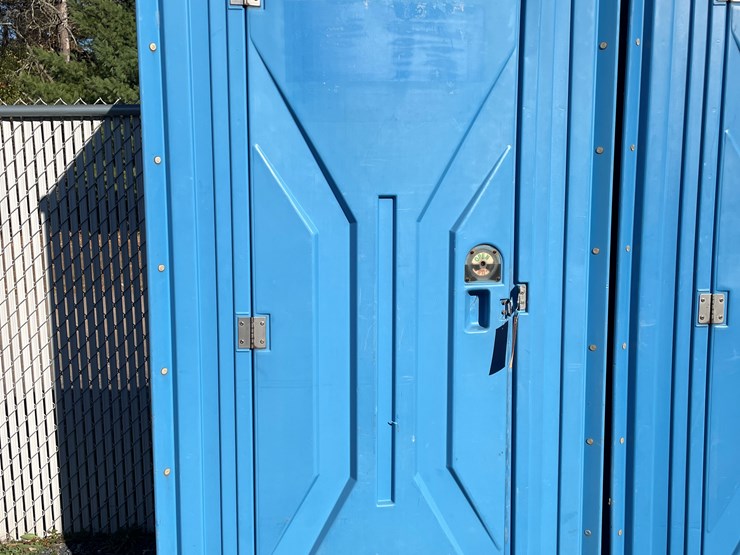 #5667-•-satellite-ind.-inc.-porta-potty-image-1