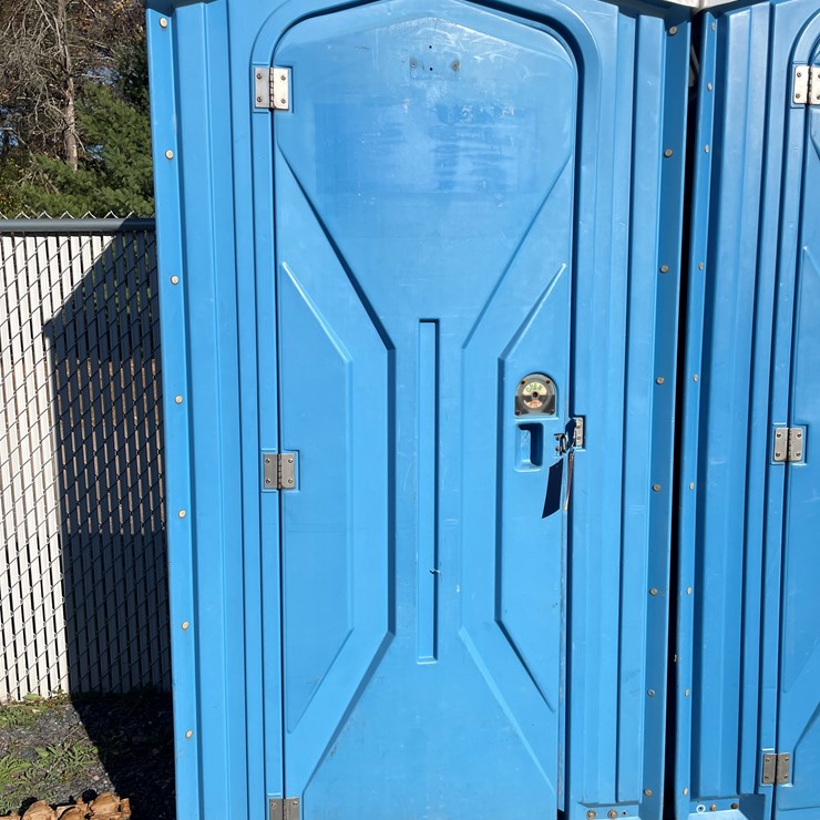 #5667 • Satellite Ind. Inc. Porta Potty