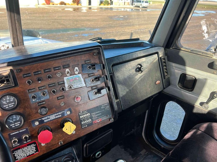 1996-peterbilt-378-image-29