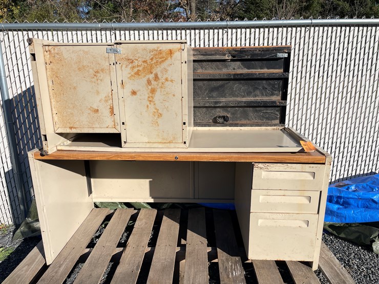 #5684-•-(2)-metal-desks-with-wood-tops-image-1