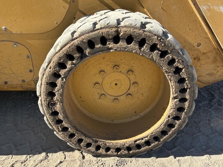 2020-caterpillar-246d3-image-9