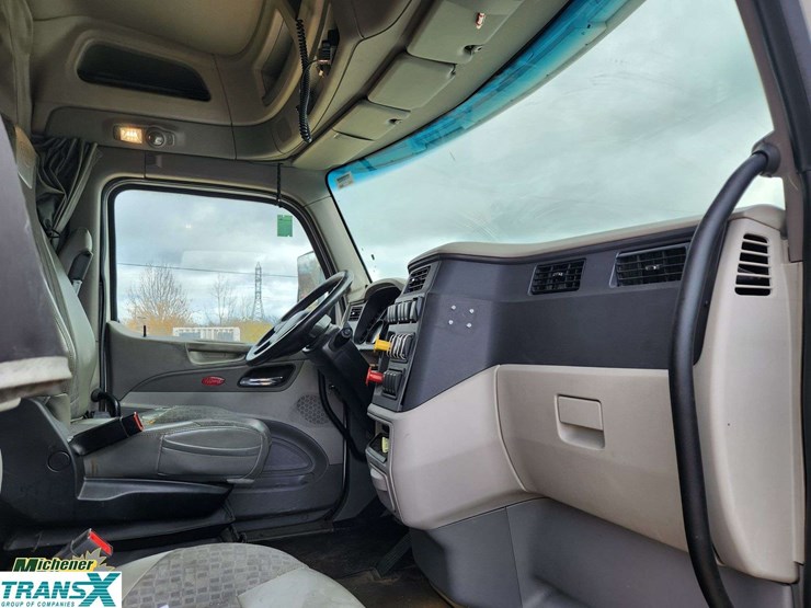 2019-peterbilt-579-image-39
