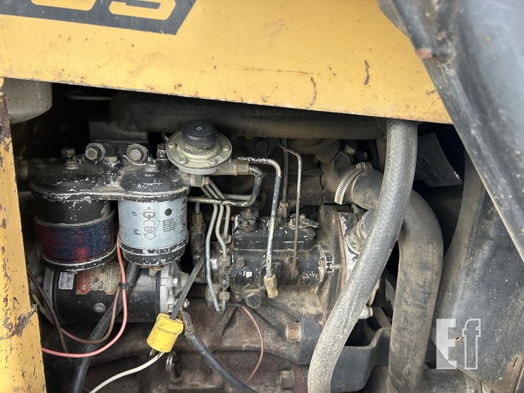 new-holland-l783-image-4