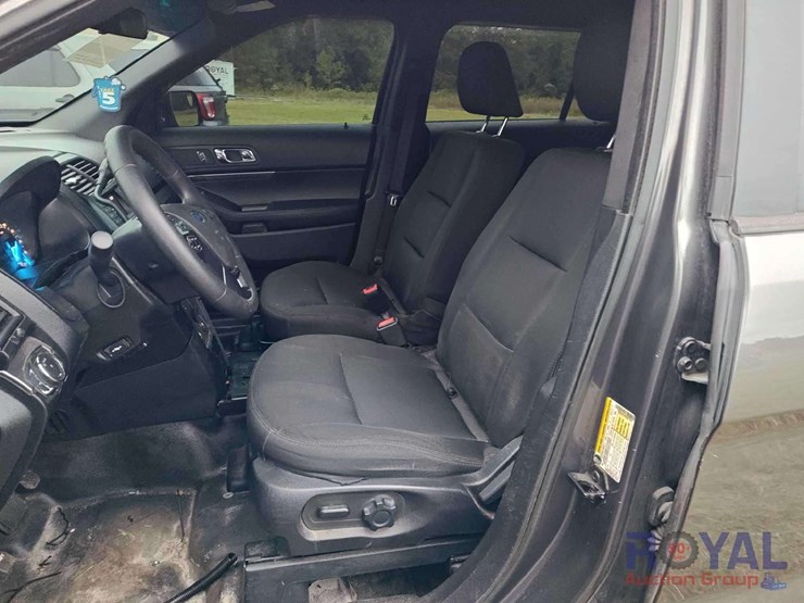 2016-ford-explorer-image-14