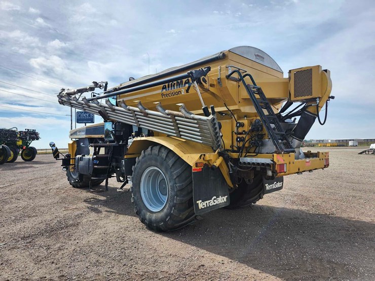 2013-agchem-9300-terragator-image-4