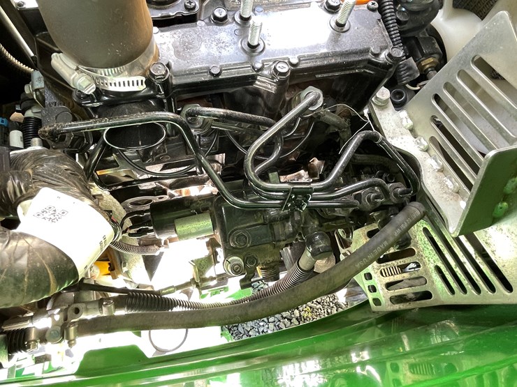 2024-john-deere-1025r-image-51