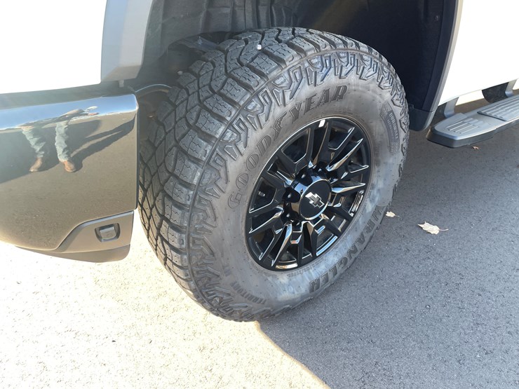 2025-chevrolet-silverado-image-15