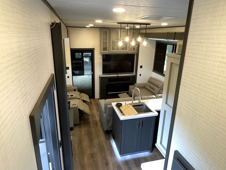 #4502-•-2025-forest-river-xlr-nitro-lux-toy-hauler-(wi-title)-image-67