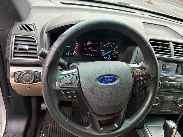 2016-ford-explorer-image-14