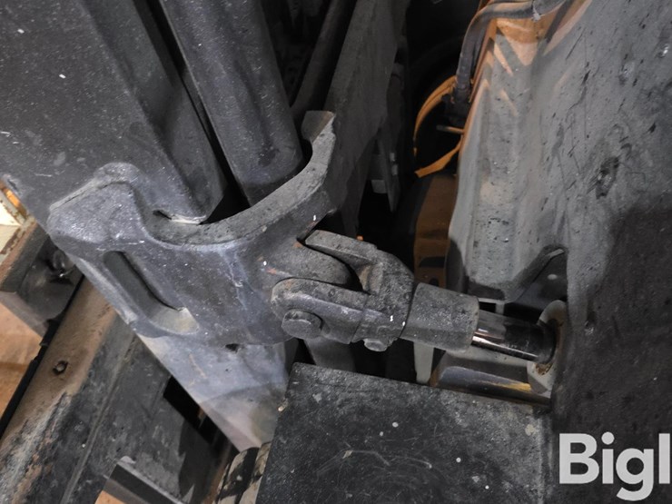 yale-glp060tgnuae087-industrial-forklift-image-9