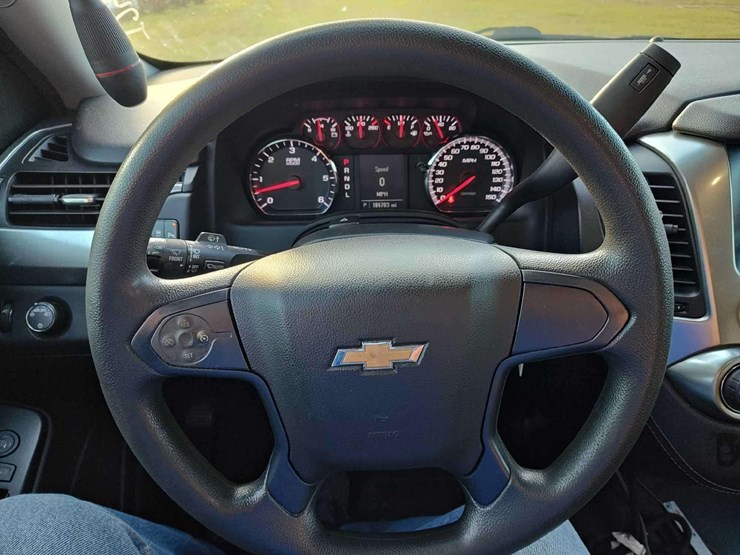 2015-chevrolet-tahoe-image-16