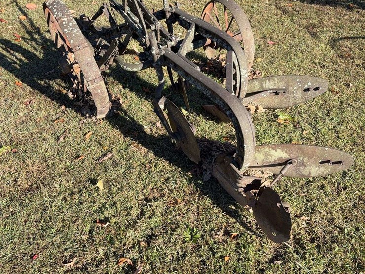 pull-type-2-bottom-plow,-with-steel-wheels-image-4