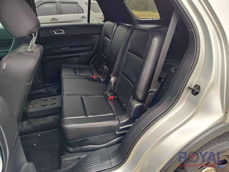 2016-ford-explorer-image-21