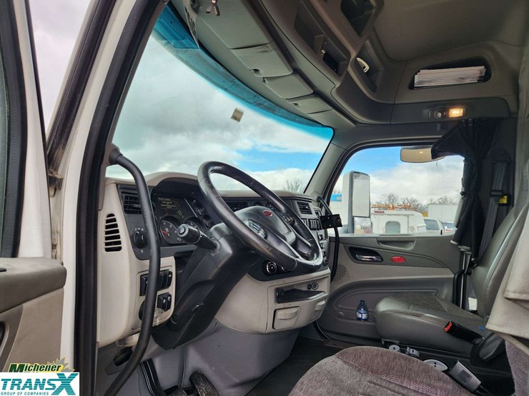 2018-peterbilt-579-image-34