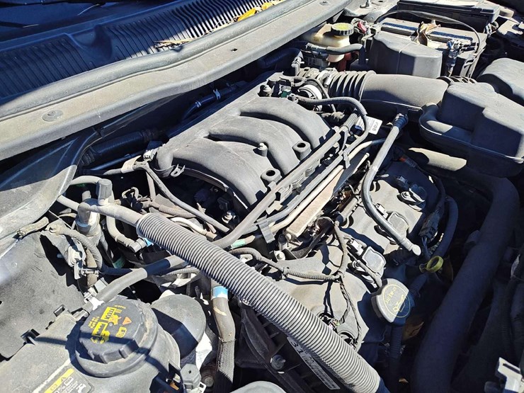 2016-ford-explorer-image-9