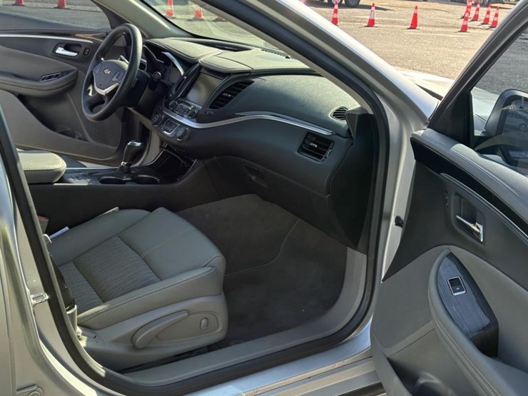 2019-chevrolet-impala-sedan-image-8
