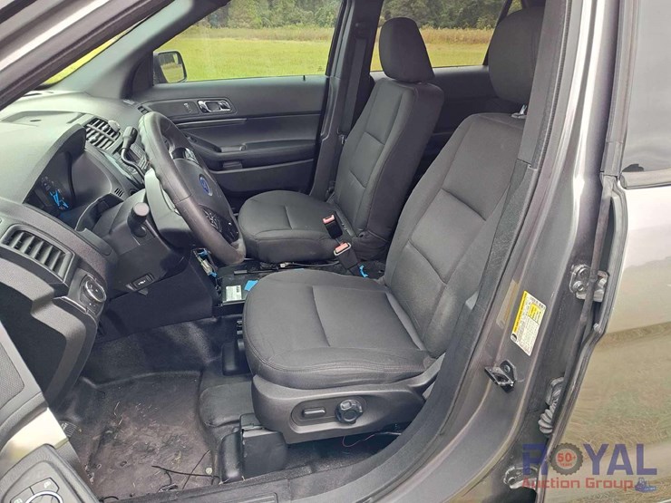 2017-ford-explorer-image-36