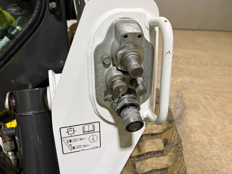 2021-bobcat-s590-image-11