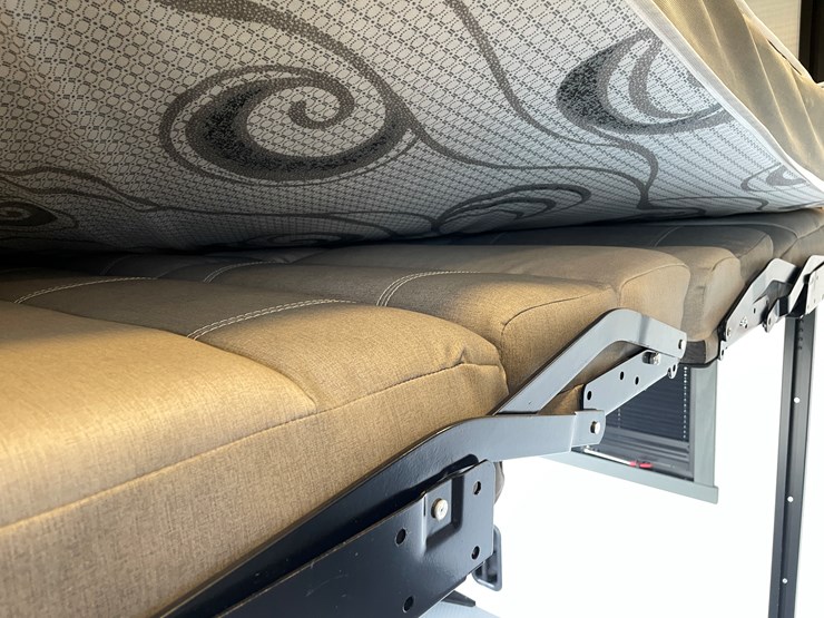 #4502-•-2025-forest-river-xlr-nitro-lux-toy-hauler-(wi-title)-image-41