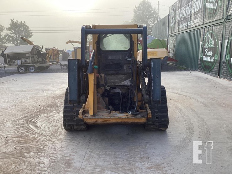 2010-deere-333d-image-3