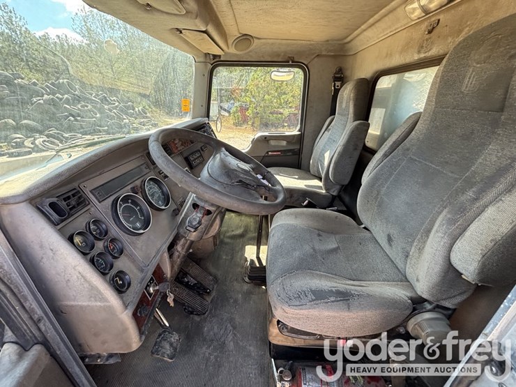 2007-kenworth-t270-image-19