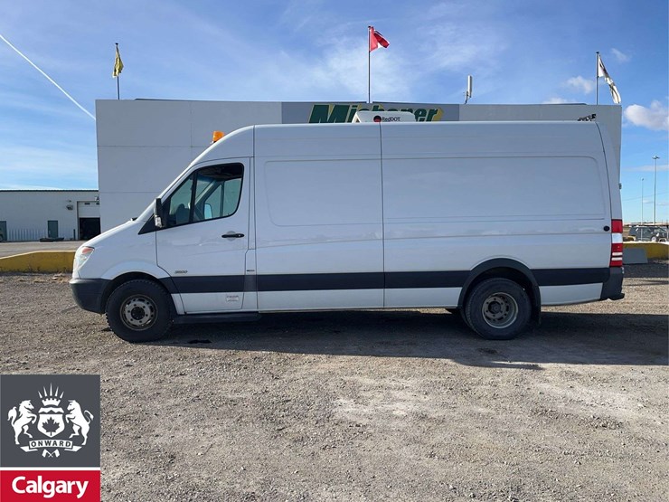 2010-mercedes-benz-sprinter-3500-image-2