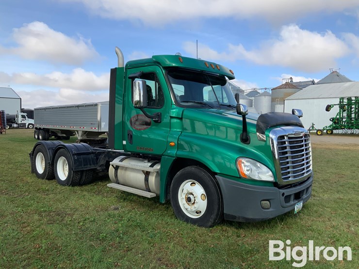 2016-freightliner-cascadia-125-image-3