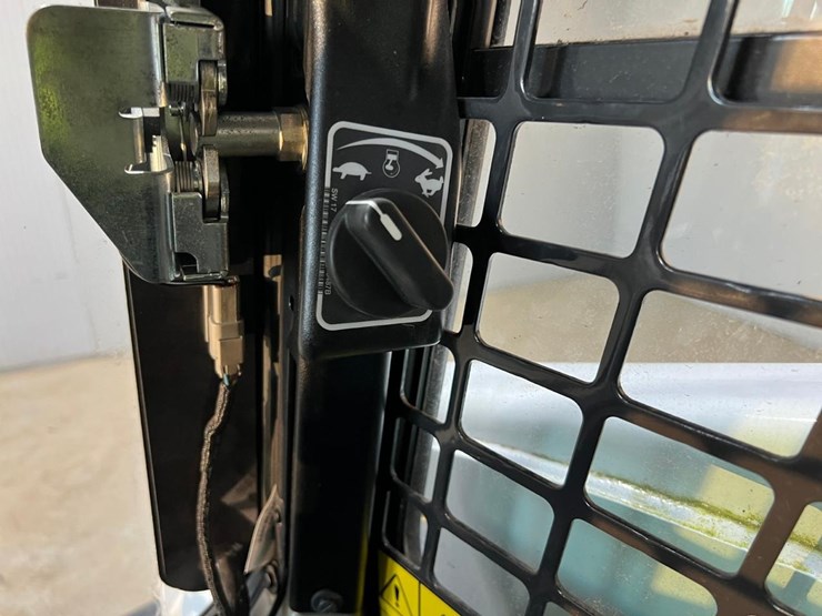 2021-bobcat-s590-image-25