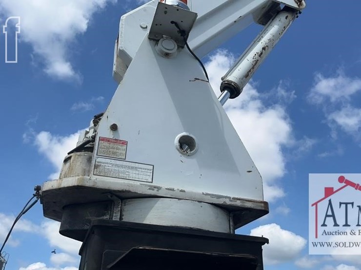 2000-gmc-c6500-bucket-truck-image-12