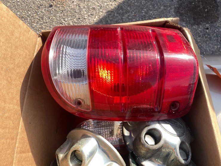 #14101-•-ford-parts-(o4)-image-12